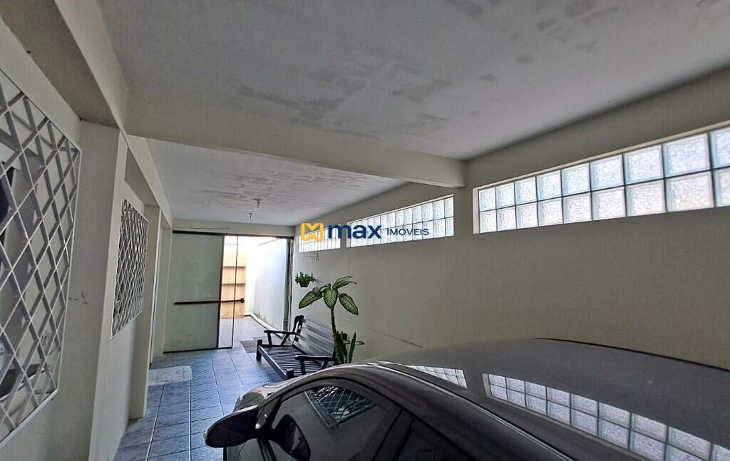 Casa Comercial à venda no Centro: Garagem