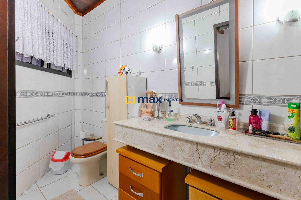 Casa à venda no Fazenda: Banheiro suíte piso superior