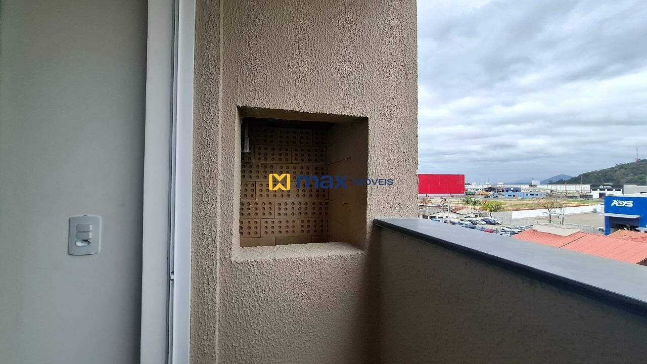 Apartamento à venda no Cordeiros: Sacada com churrasqueira
