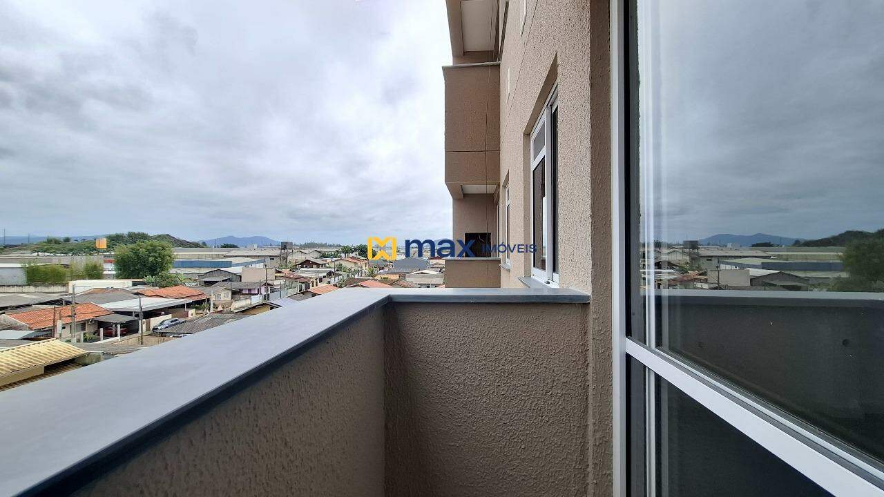 Apartamento à venda no Cordeiros: Sacada com churrasqueira