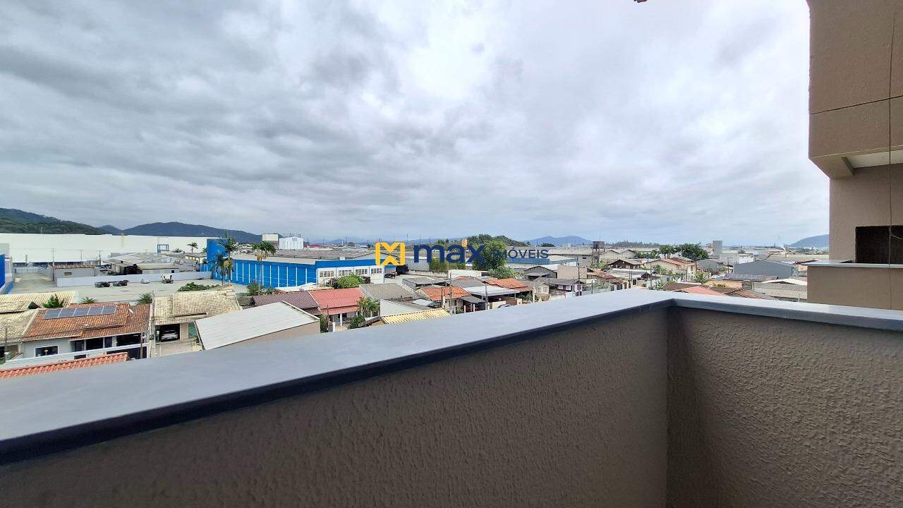 Apartamento à venda no Cordeiros: Sacada com churrasqueira