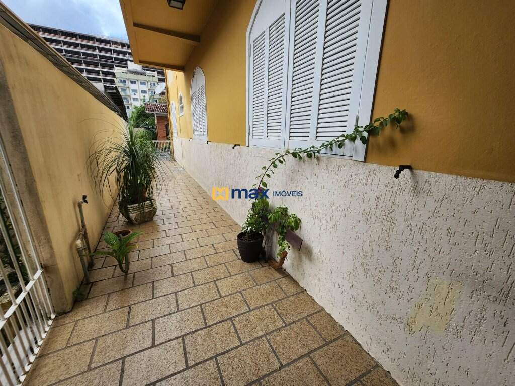 Casa à venda no Centro: Entrada