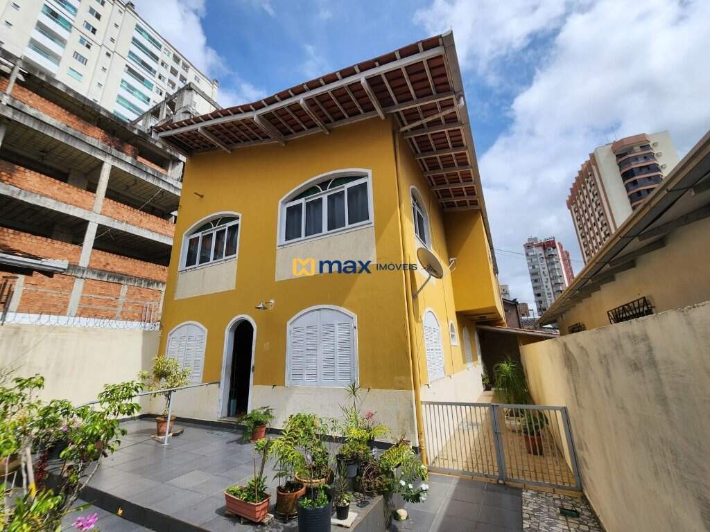 Casa à venda no Centro: Fachada