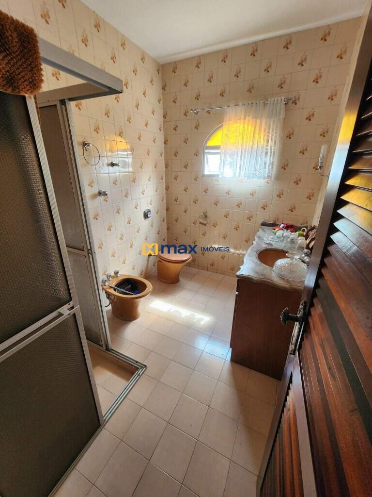 Casa à venda no Centro: Banheiro social