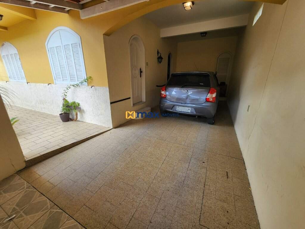 Casa à venda no Centro: Garagem