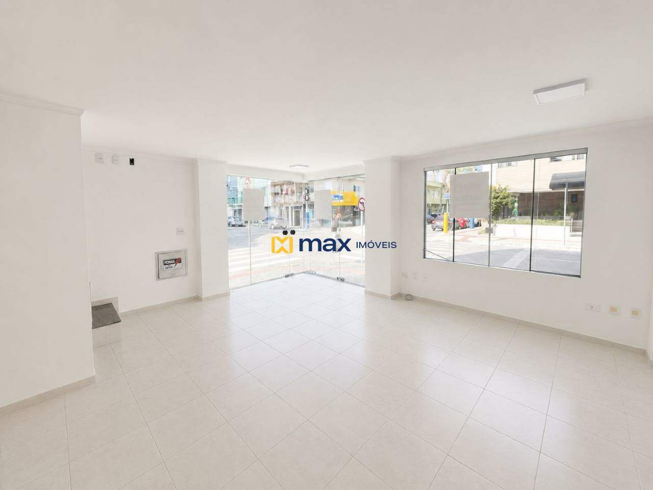Sala para aluguel no Nações: 
