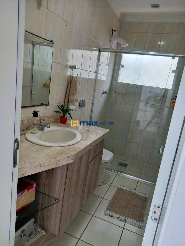 Casa à venda no São João: Banheiro suíte