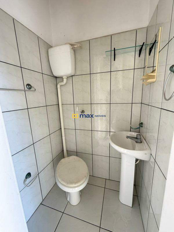 Casa para aluguel no Centro: Banheiro social fundos