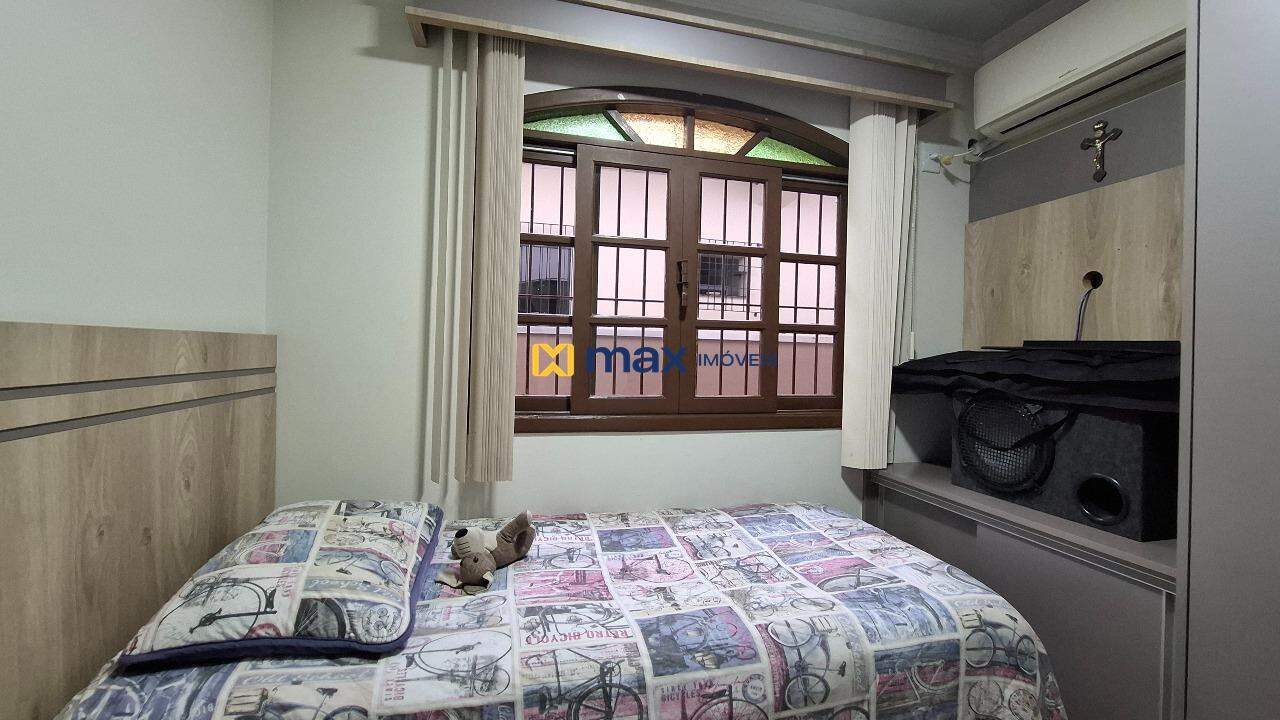 Casa à venda no Cordeiros: Dormitório 1