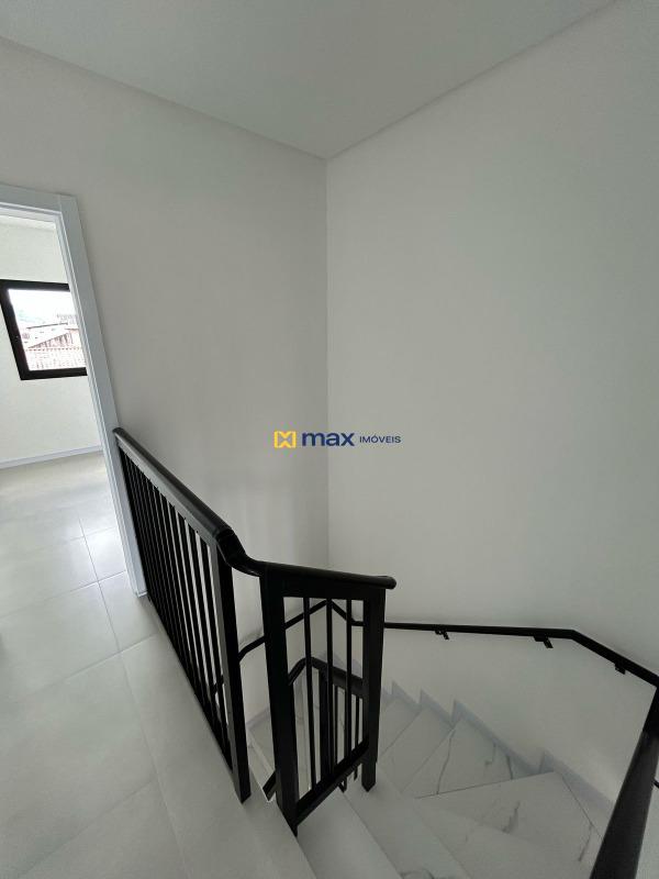 Casa à venda no Gravatá: Escadas