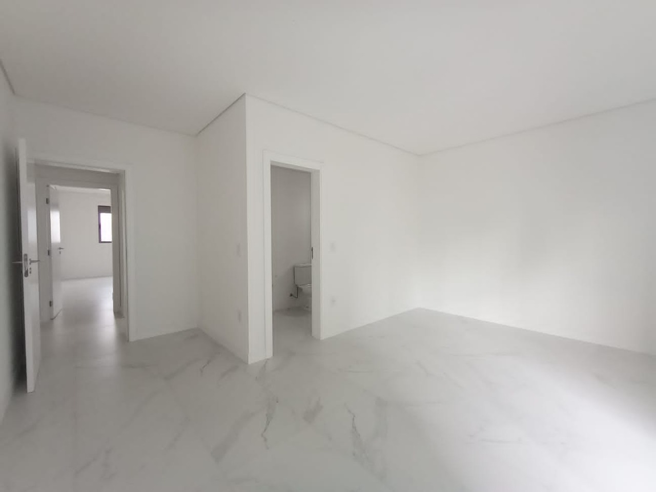 Apartamento à venda no Pioneiros: 