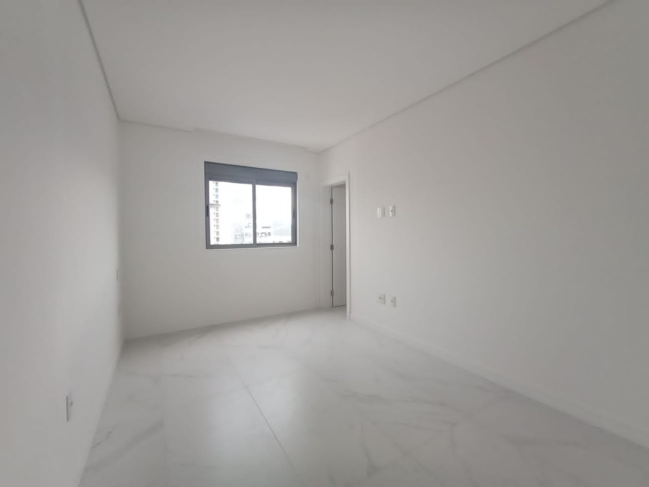 Apartamento à venda no Pioneiros: 