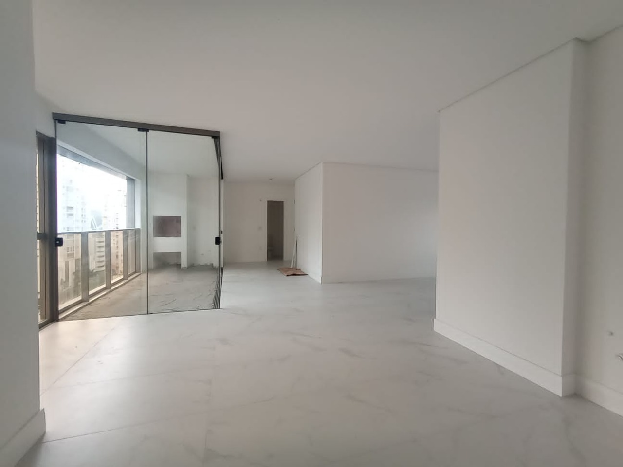 Apartamento à venda no Pioneiros: 