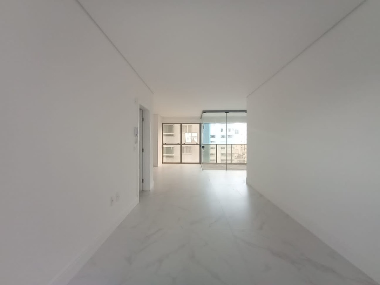 Apartamento à venda no Pioneiros: 