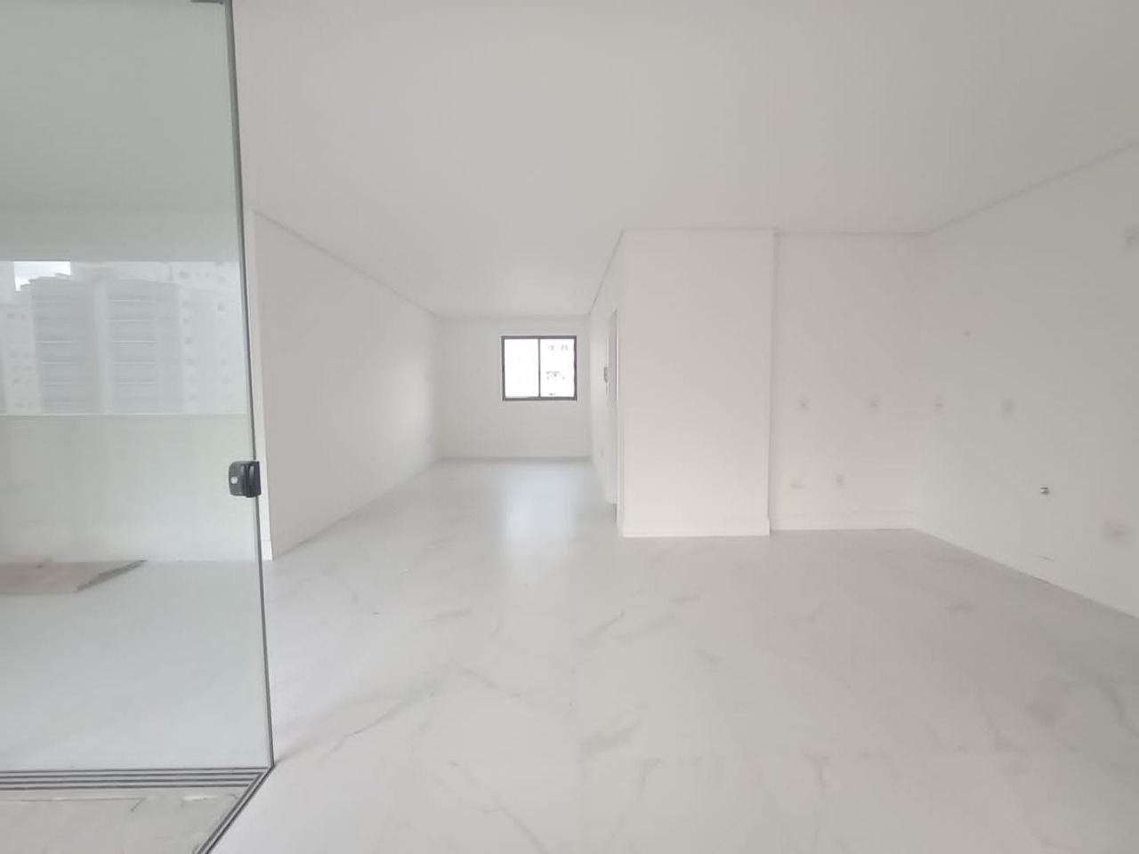 Apartamento à venda no Pioneiros: 