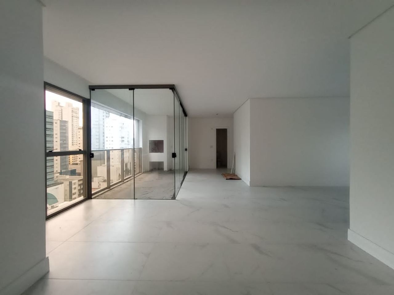 Apartamento à venda no Pioneiros: 