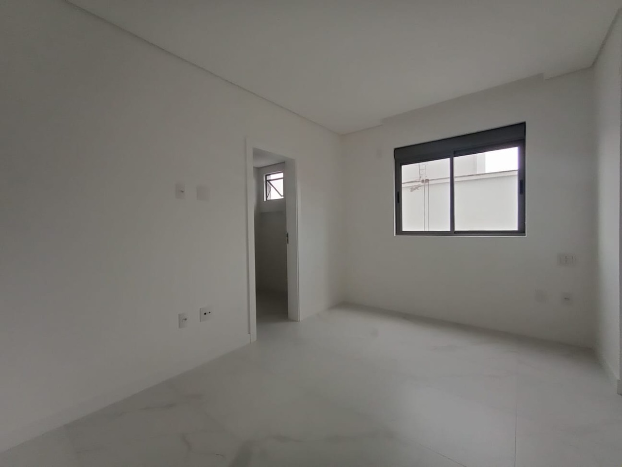 Apartamento à venda no Pioneiros: 