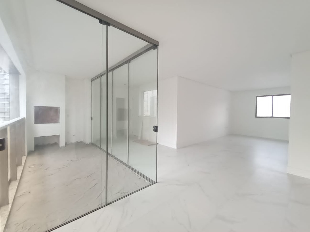 Apartamento à venda no Pioneiros: 