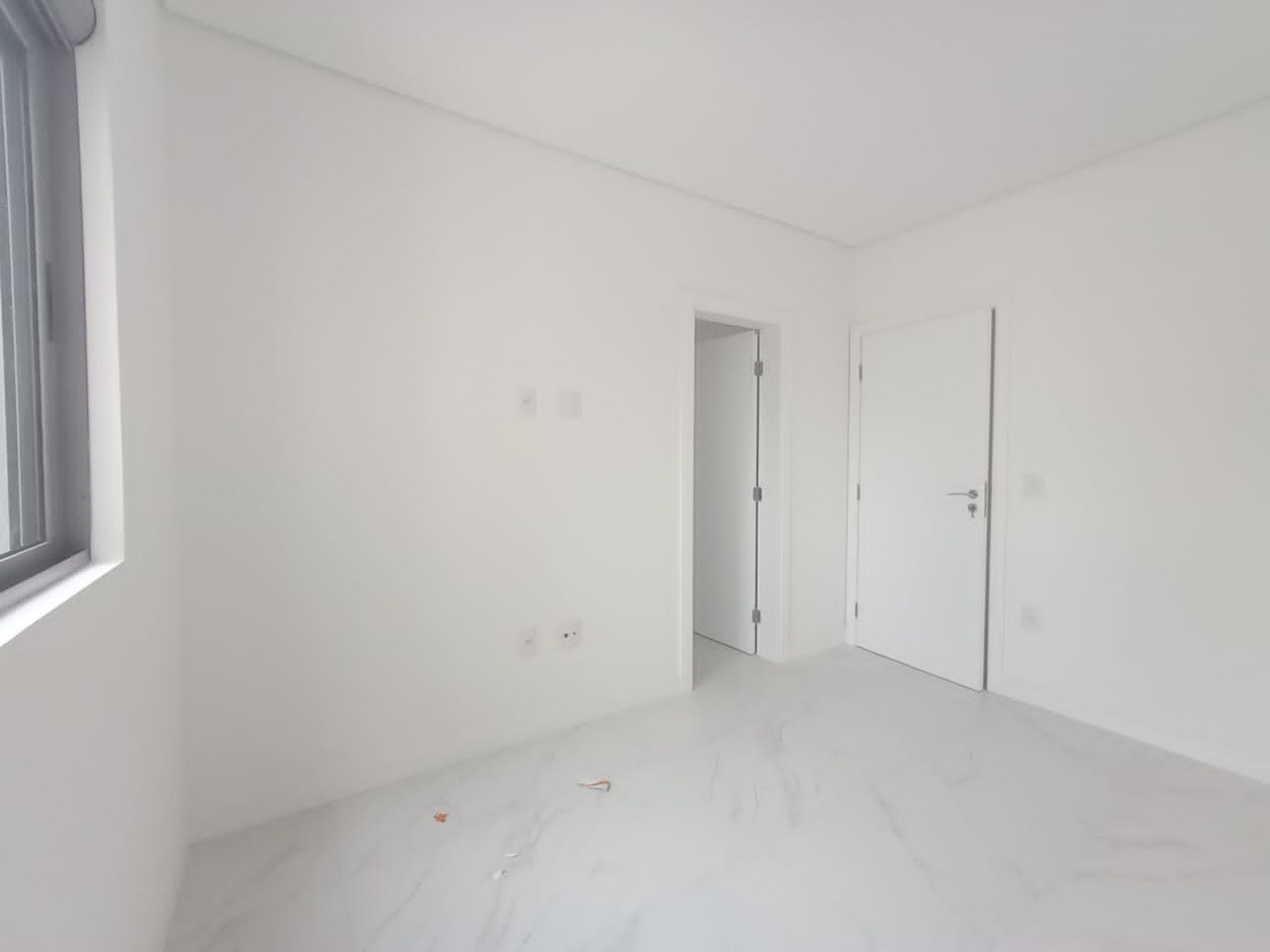 Apartamento à venda no Pioneiros: 