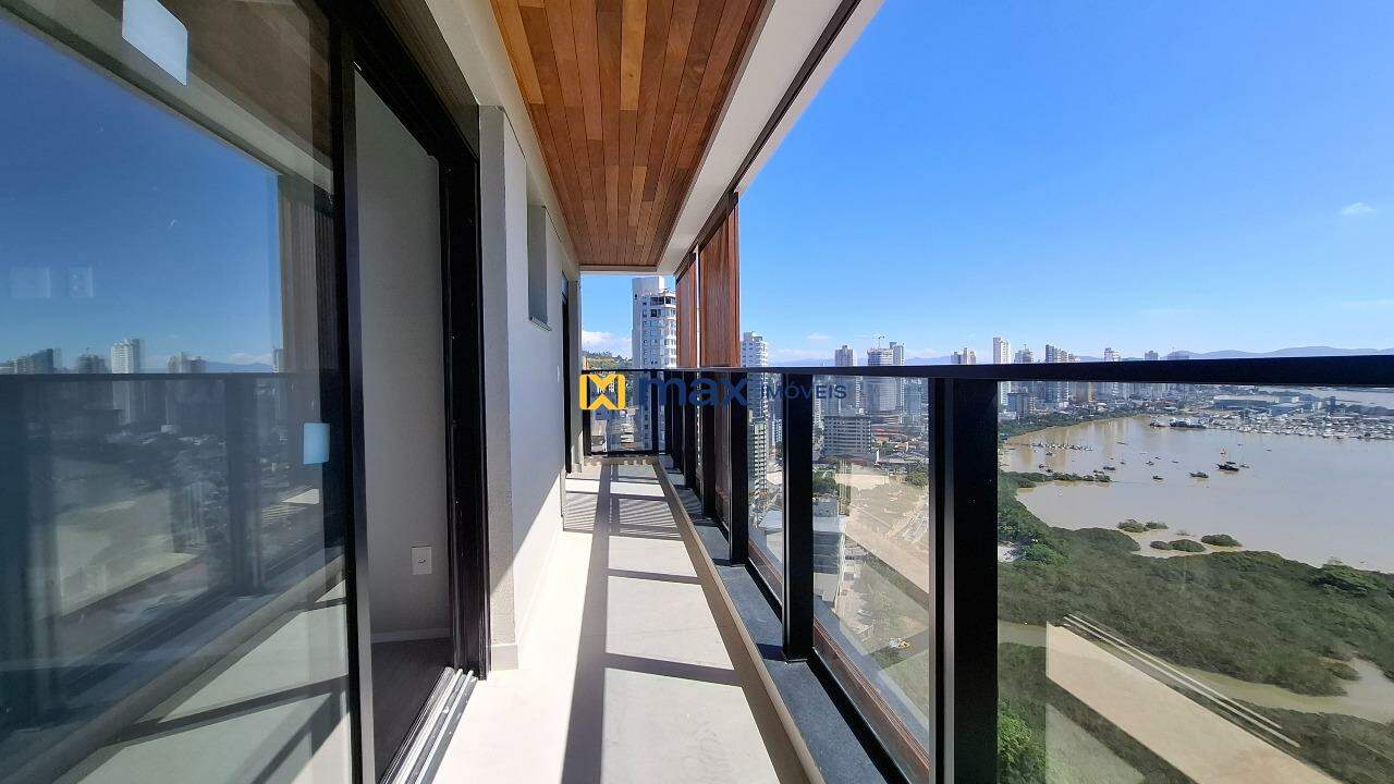 Apartamento à venda no Fazenda: Sacada com churrasqueira
