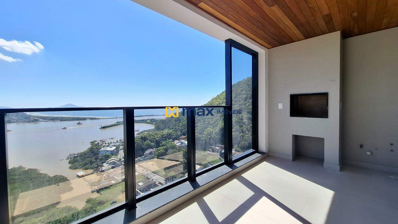 Apartamento à venda no Fazenda: Sacada com churrasqueira