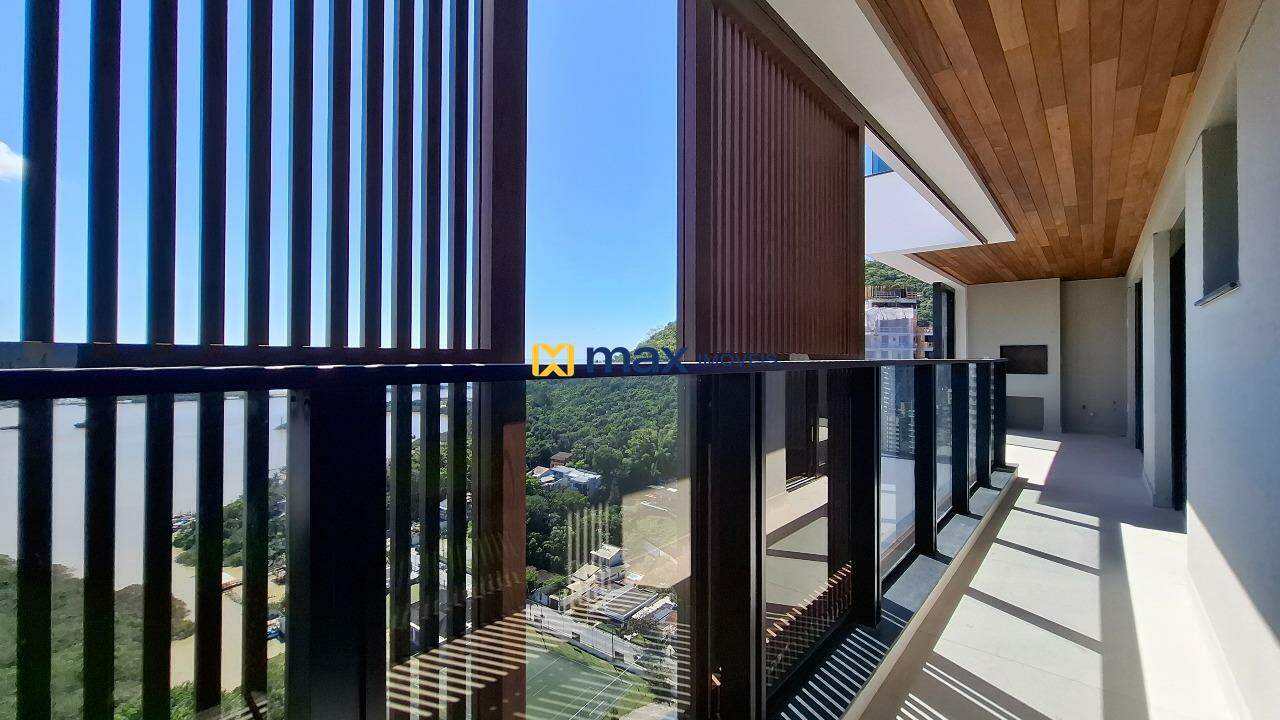 Apartamento à venda no Fazenda: Sacada com churrasqueira