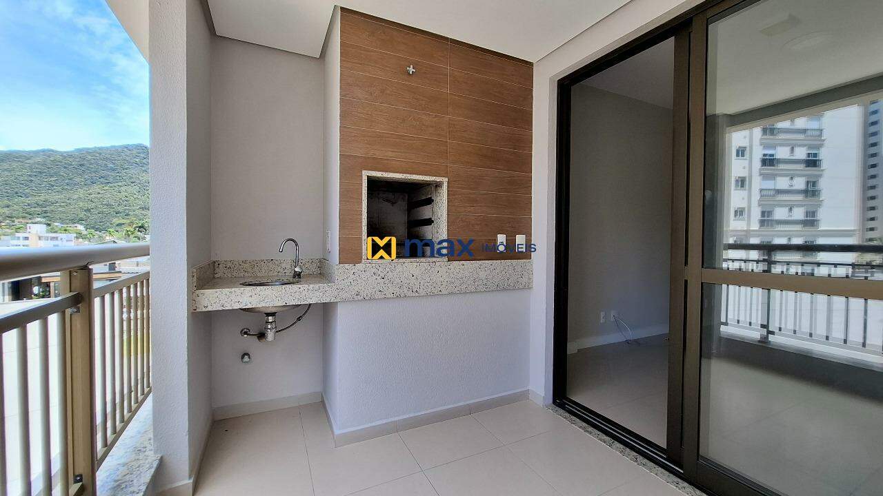 Apartamento para aluguel no Fazenda: Sacada com churrasqueira