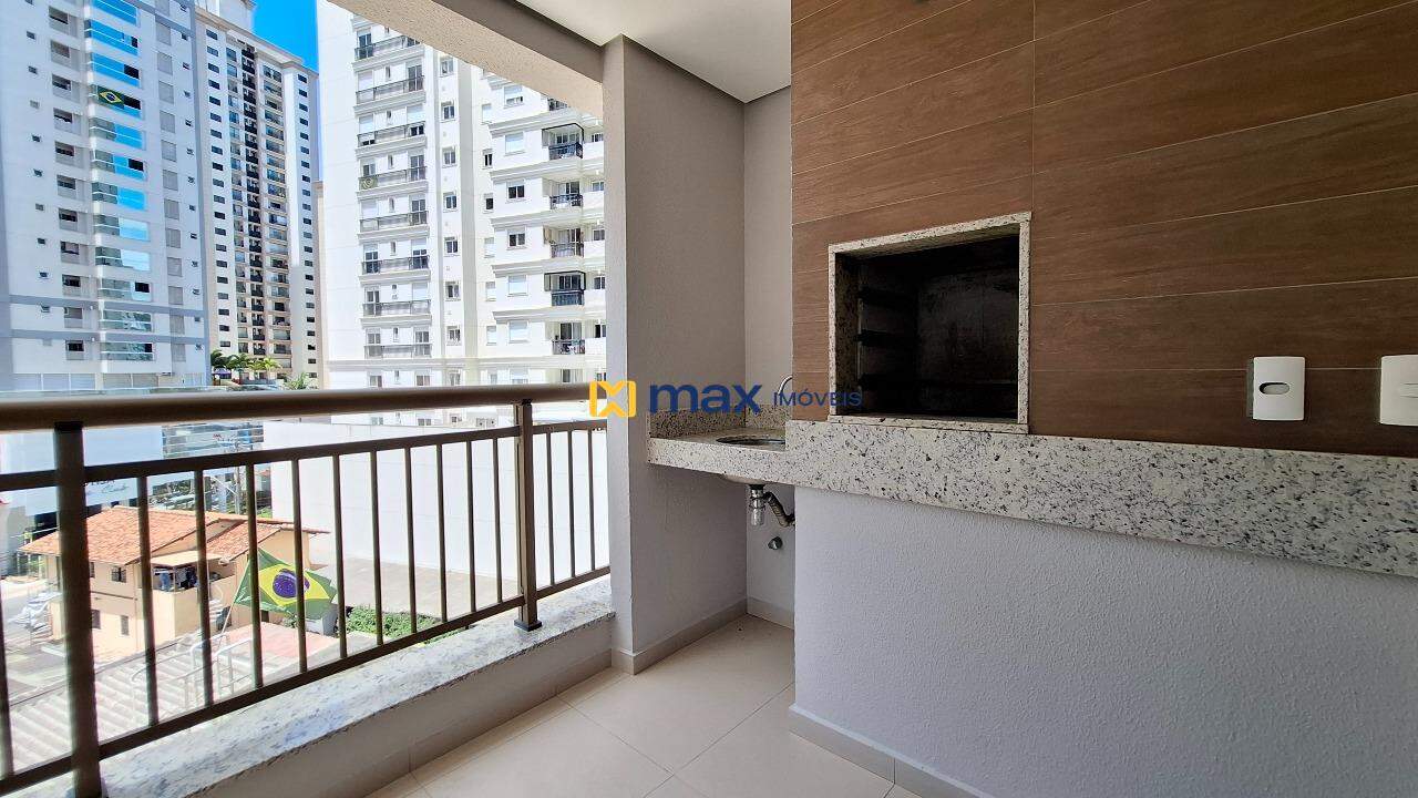 Apartamento para aluguel no Fazenda: Sacada com churrasqueira