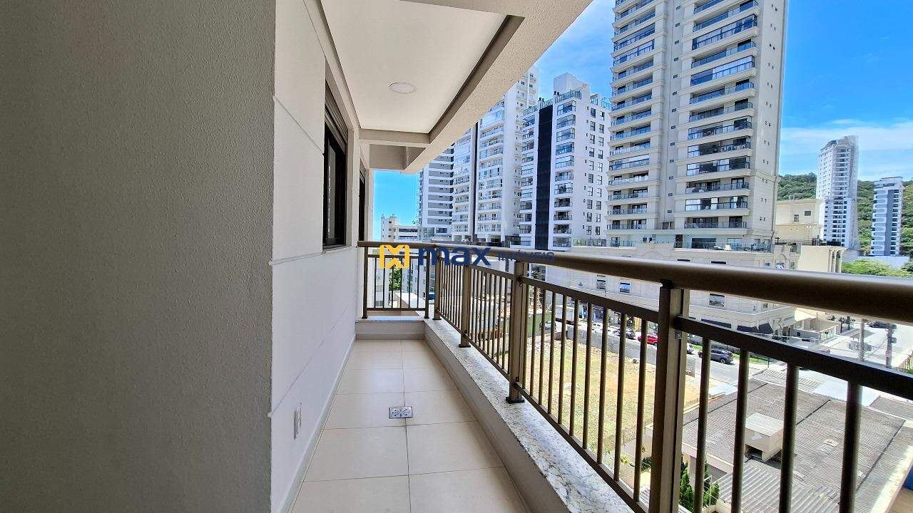 Apartamento para aluguel no Fazenda: Sacada com churrasqueira