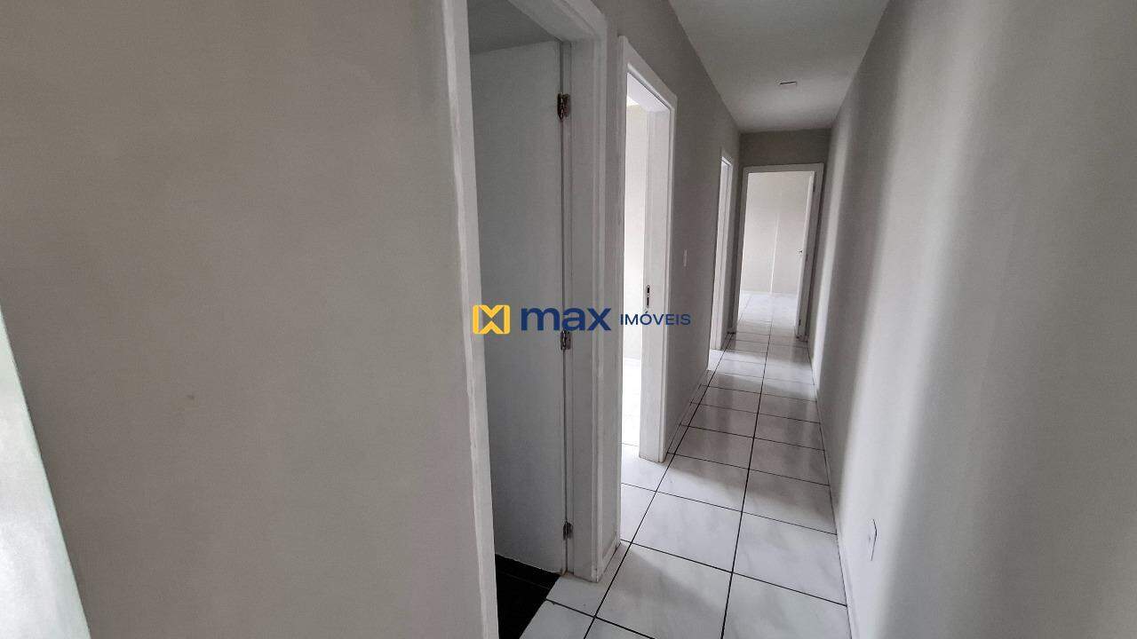 Apartamento para aluguel no Cordeiros: Corredor