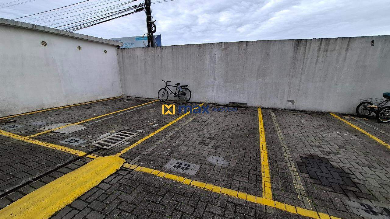 Apartamento para aluguel no Cordeiros: Garagem