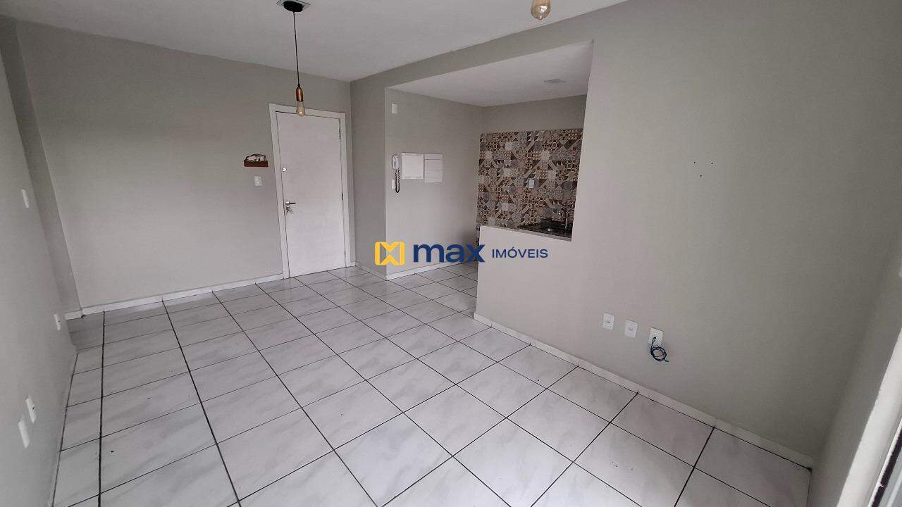 Apartamento para aluguel no Cordeiros: Sala de Estar e Jantar