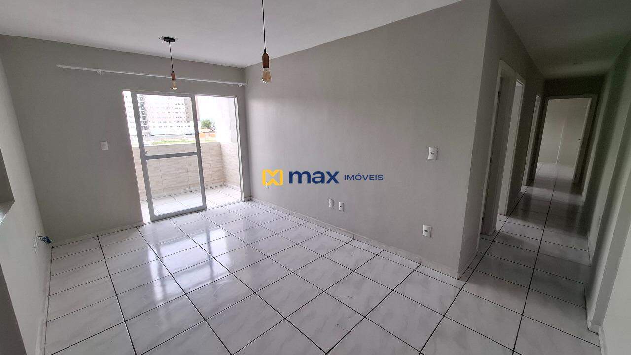 Apartamento para aluguel no Cordeiros: Sala de Estar e Jantar