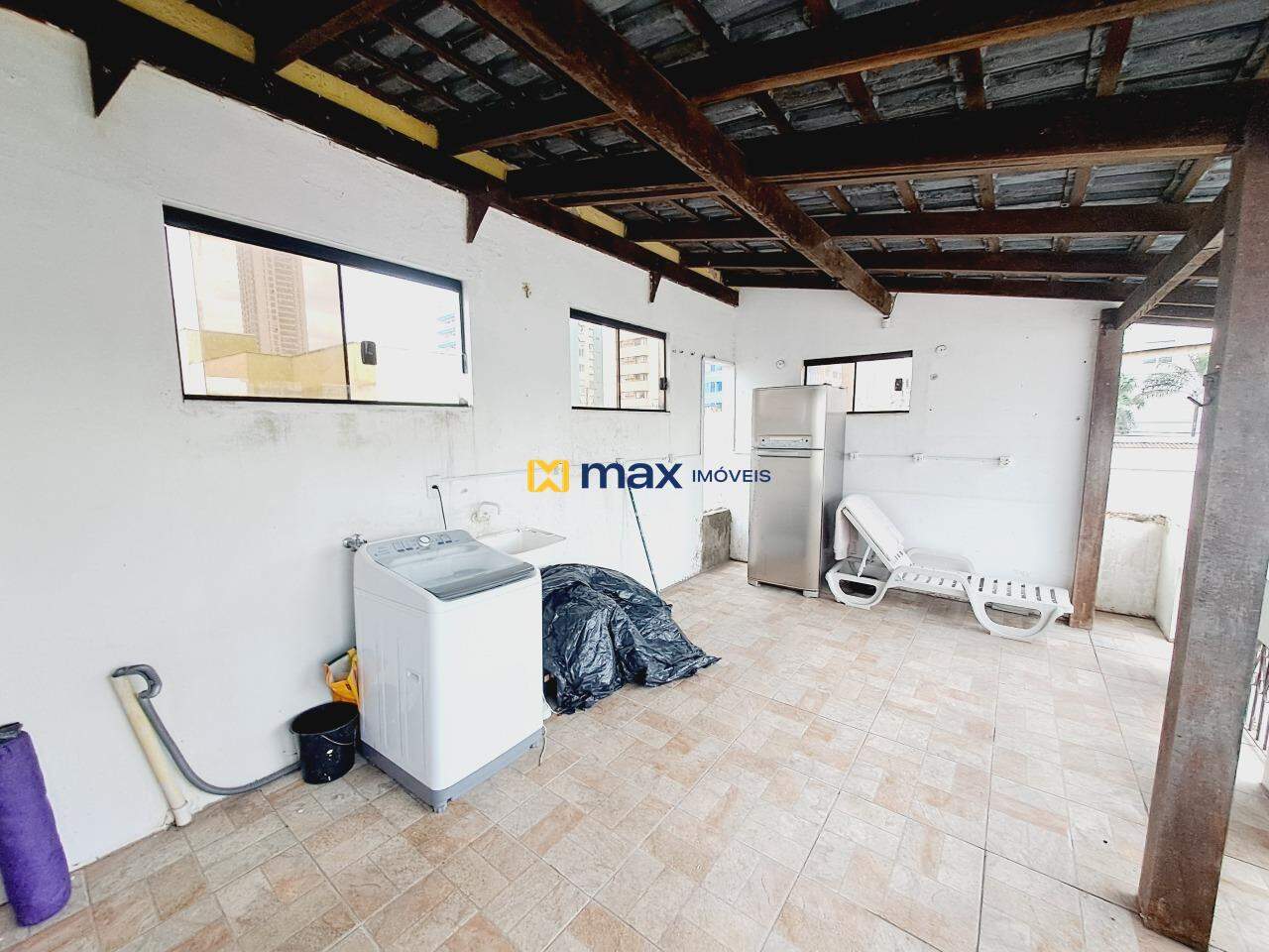 Casa à venda no Centro: Área de serviço