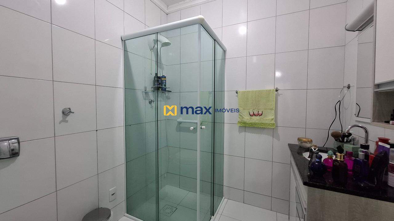 Casa à venda no Centro: Banheiro suíte