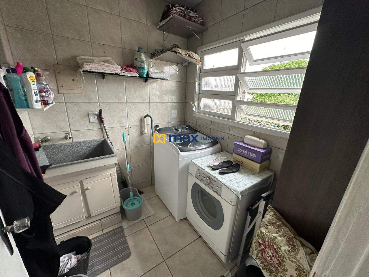 Casa à venda no Centro: Área de serviço