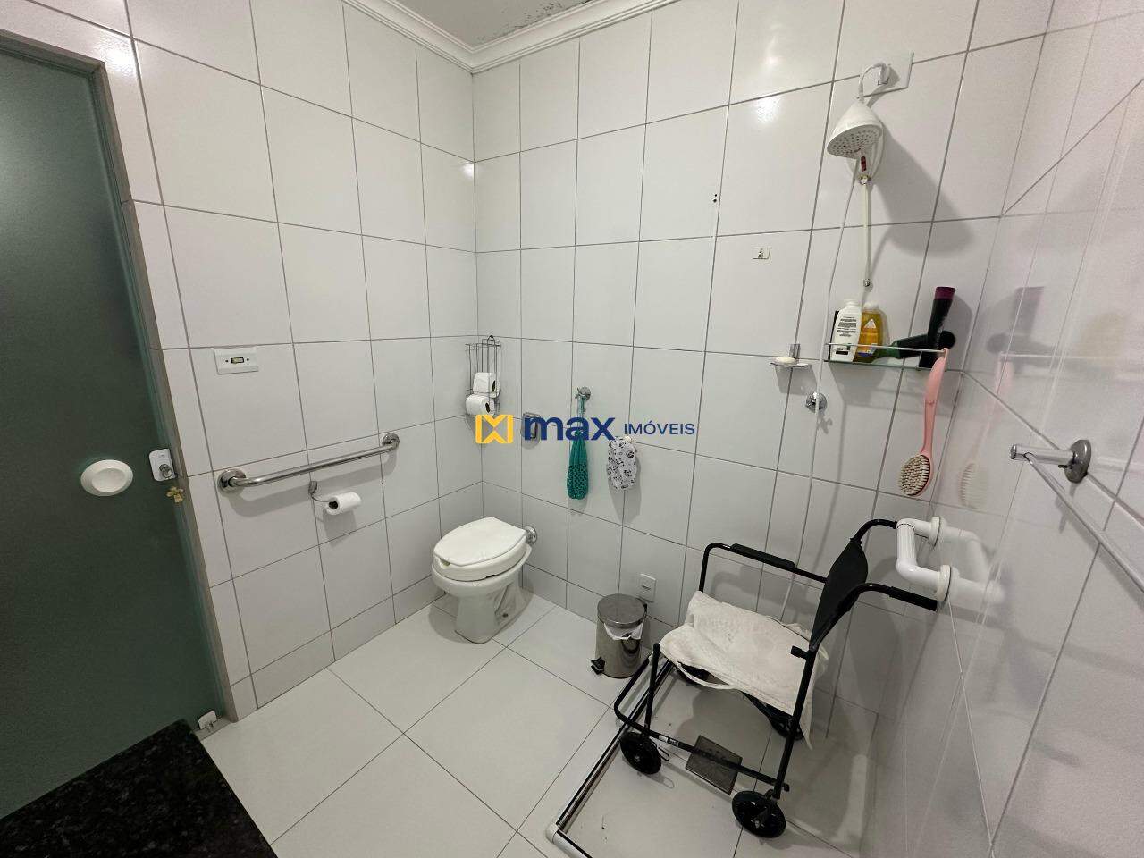 Casa à venda no Centro: Banheiro suíte
