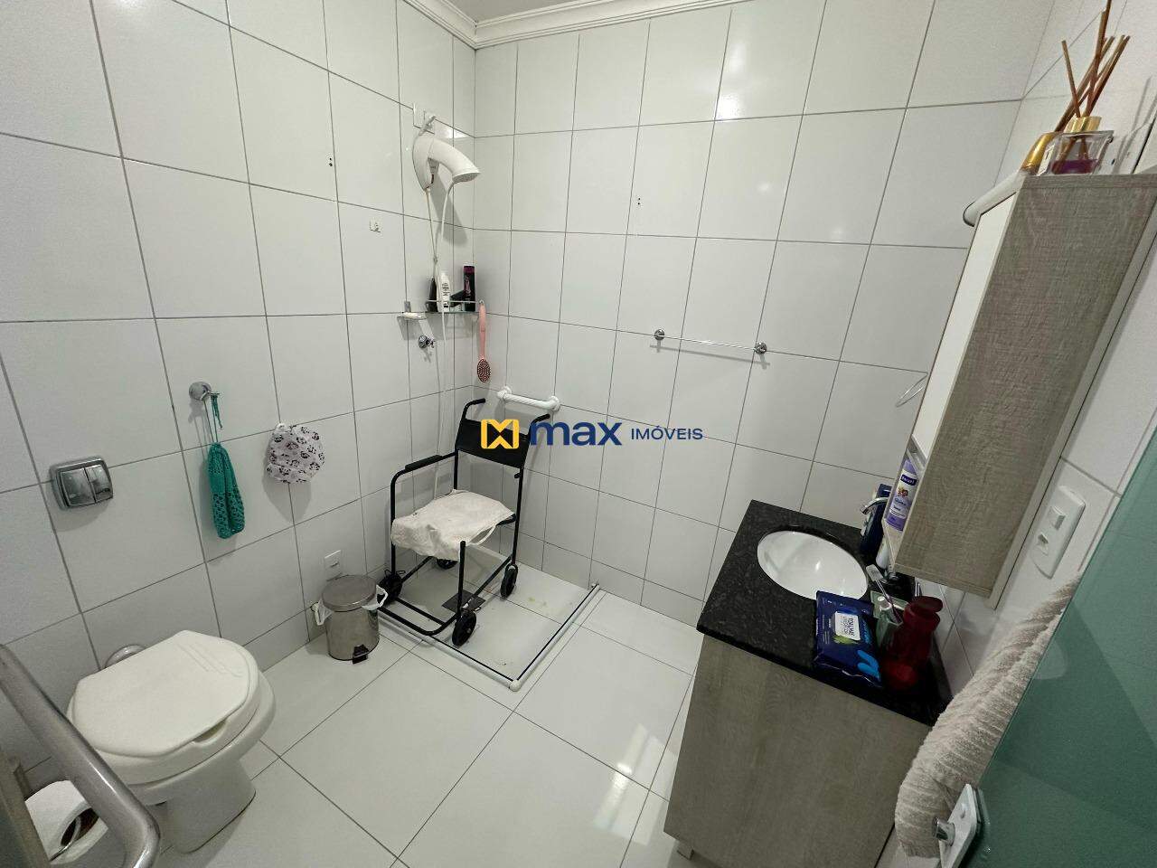 Casa à venda no Centro: Banheiro suíte