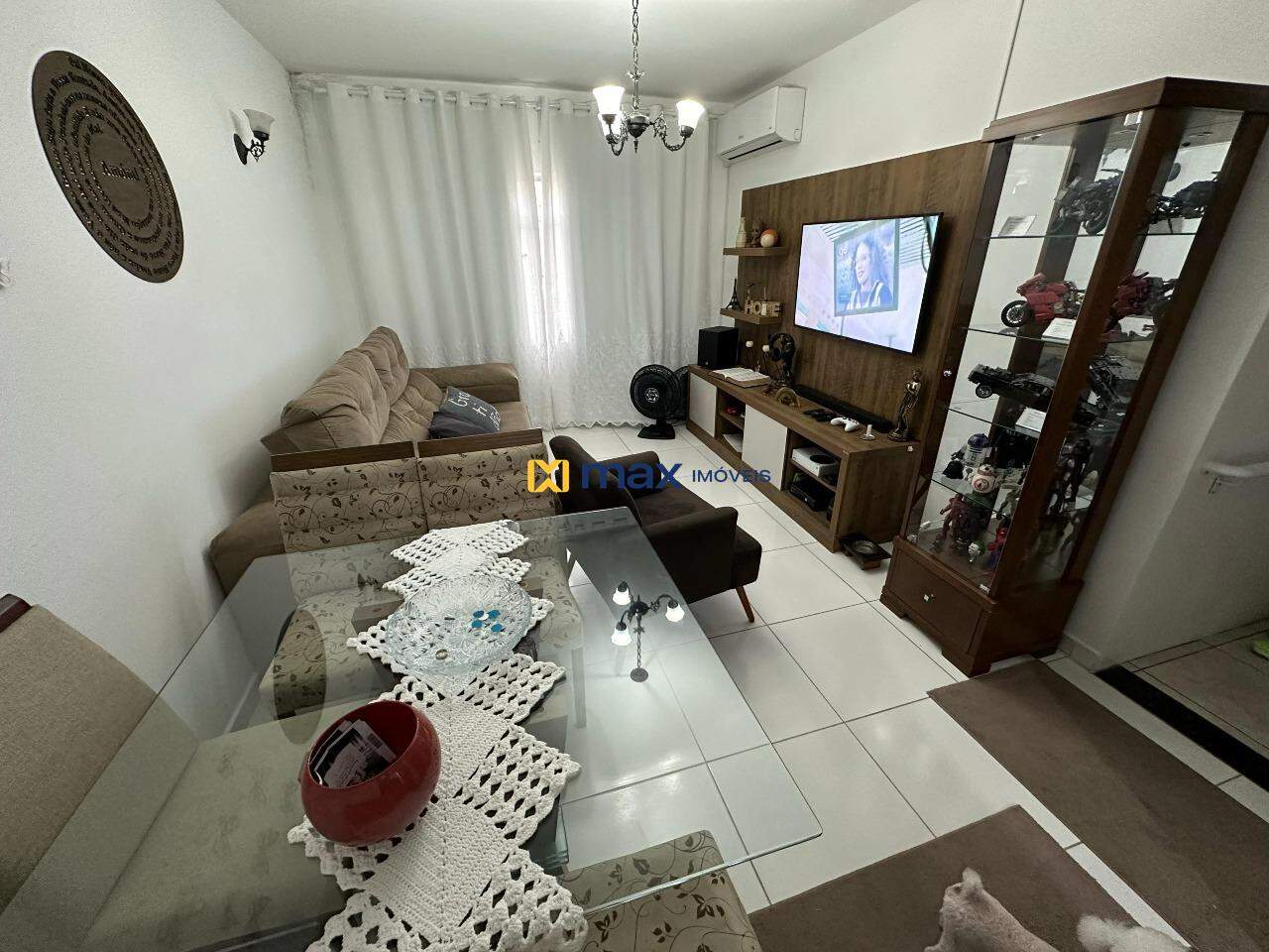 Casa à venda no Centro: Sala de estar piso superior
