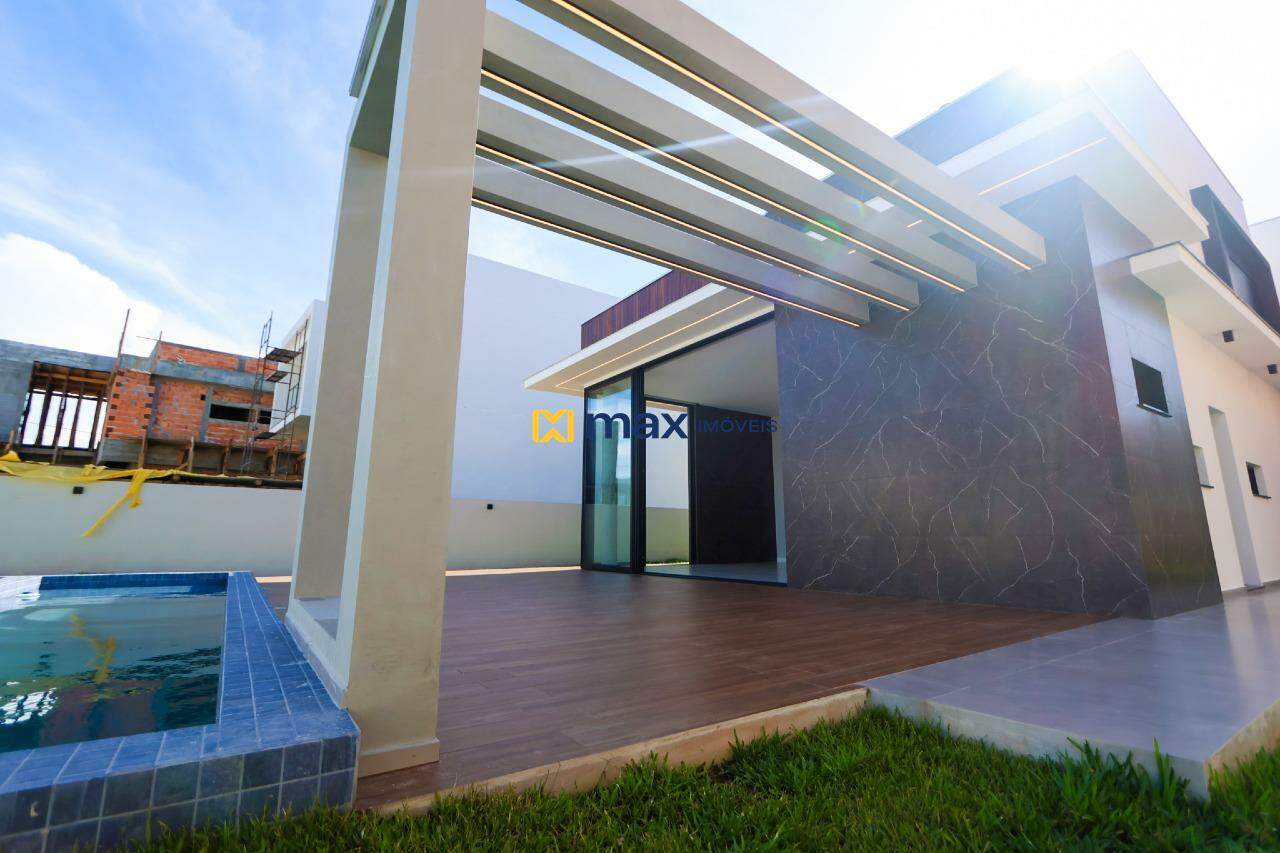 Casa à venda no Santa Regina: Fachada fundos