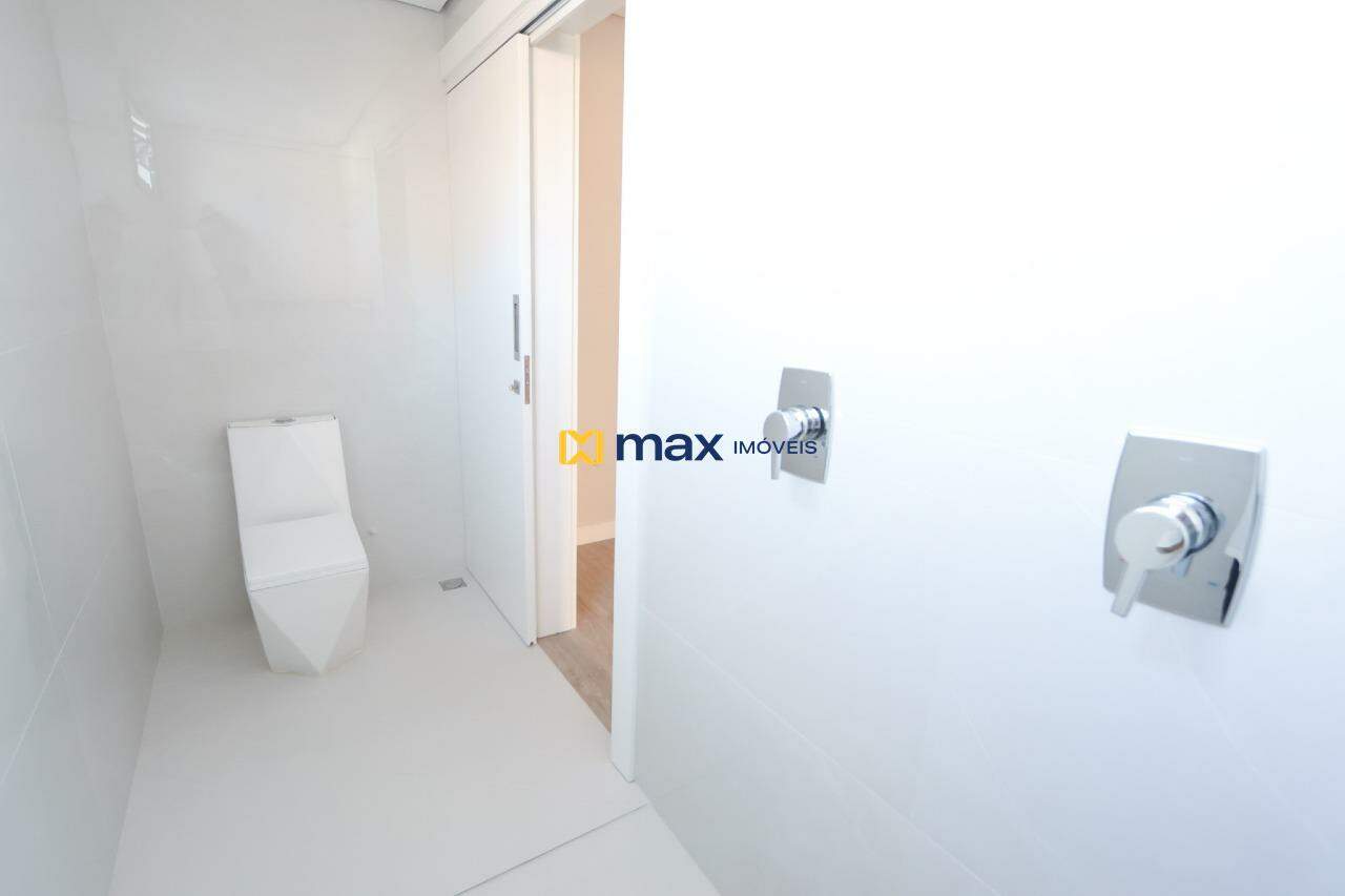 Casa à venda no Santa Regina: Banheiro suíte master