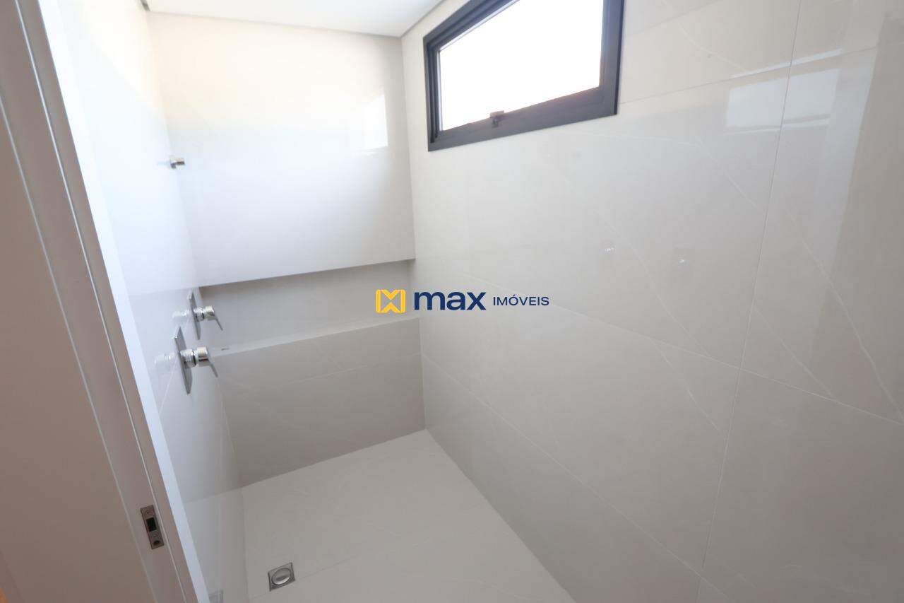 Casa à venda no Santa Regina: Banheiro suíte master