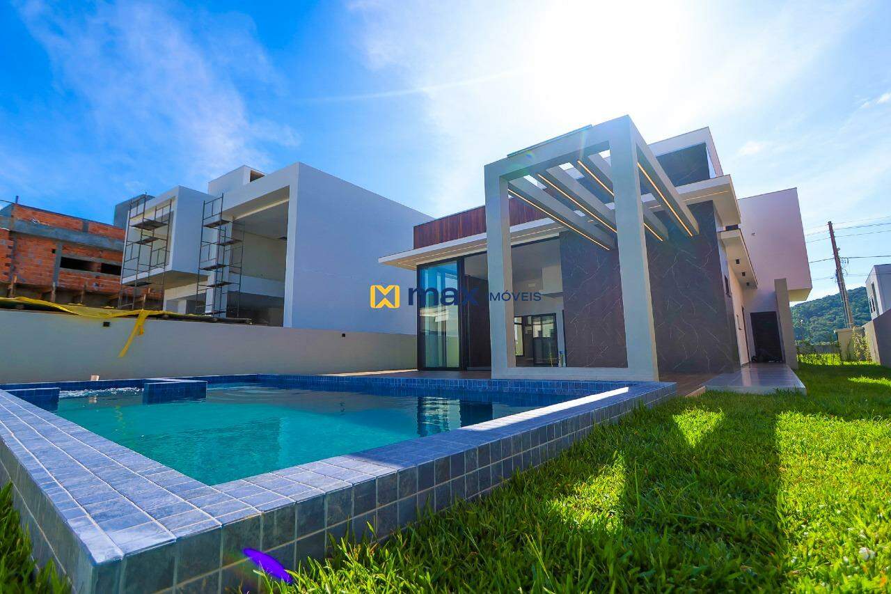 Casa à venda no Santa Regina: Fachada fundos/piscina