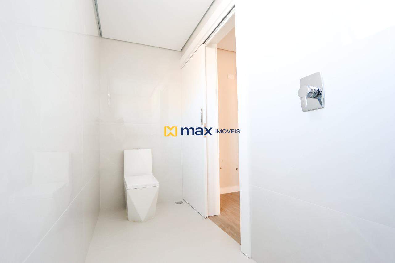 Casa à venda no Santa Regina: Banheiro suíte master