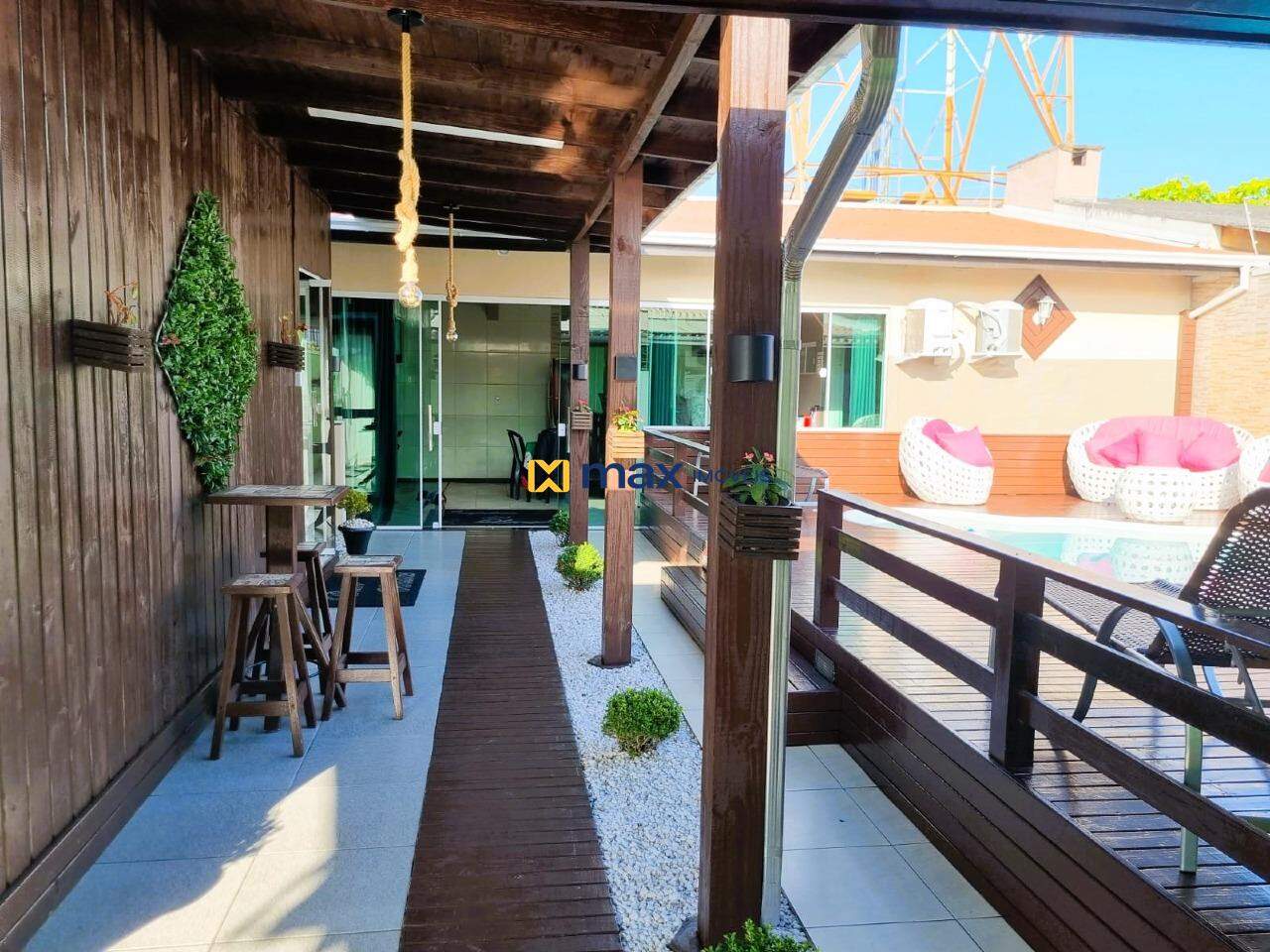 Casa à venda no Cordeiros: Entrada
