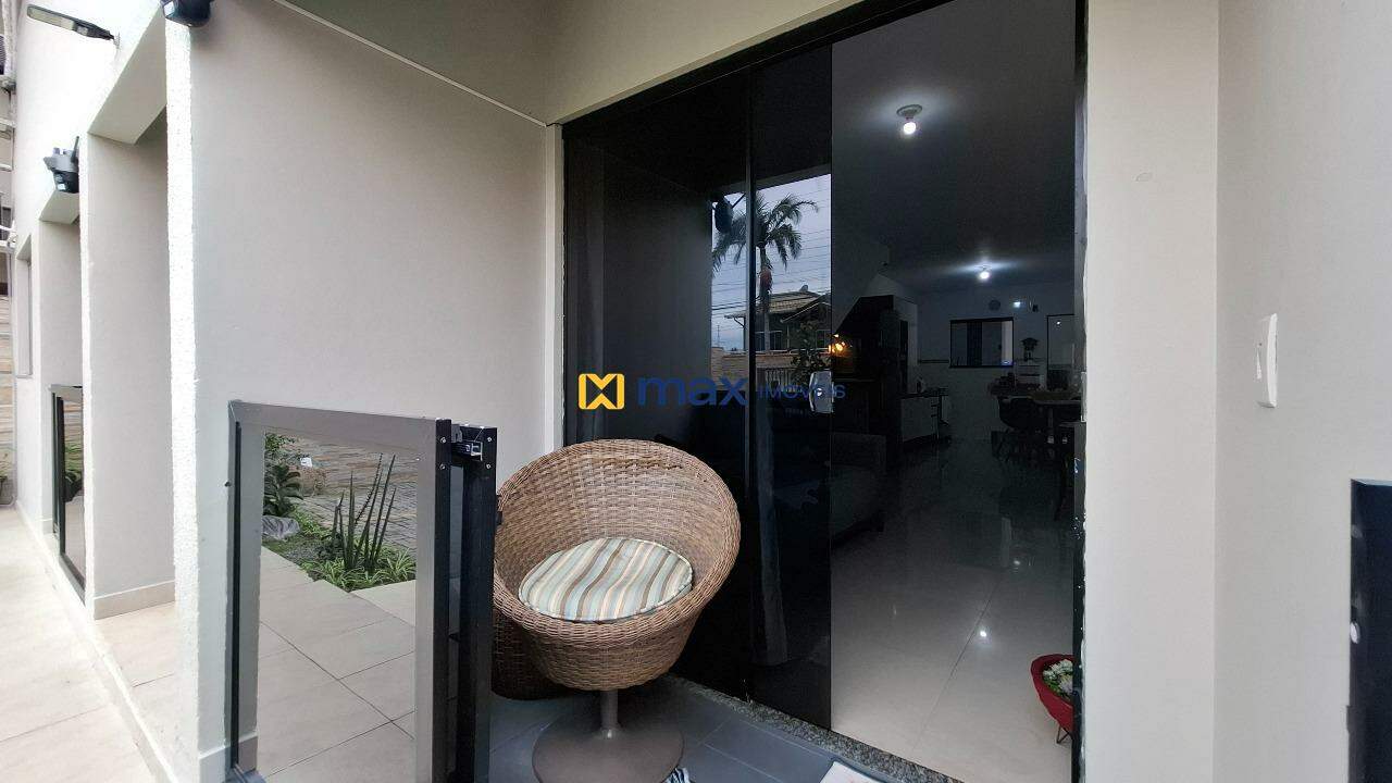 Apartamento à venda no Cordeiros: Entrada