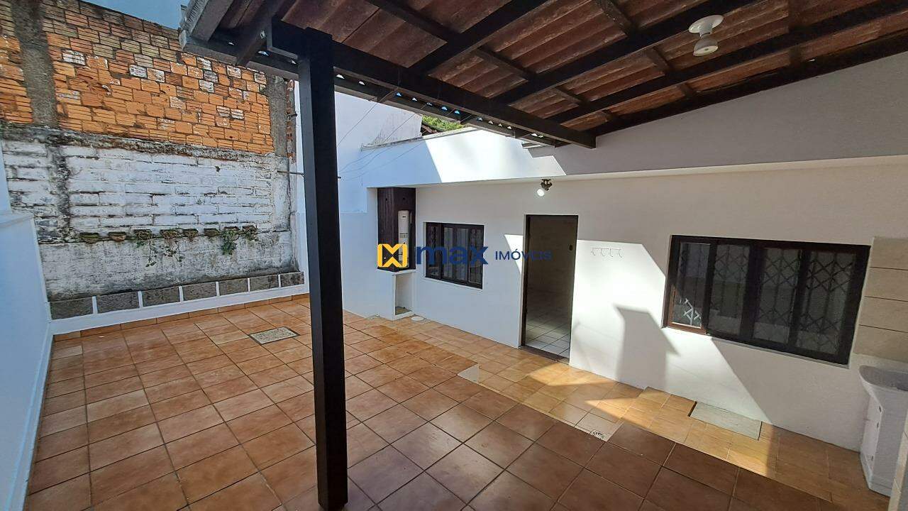 Casa para aluguel no Fazenda: Área Externa Fundos