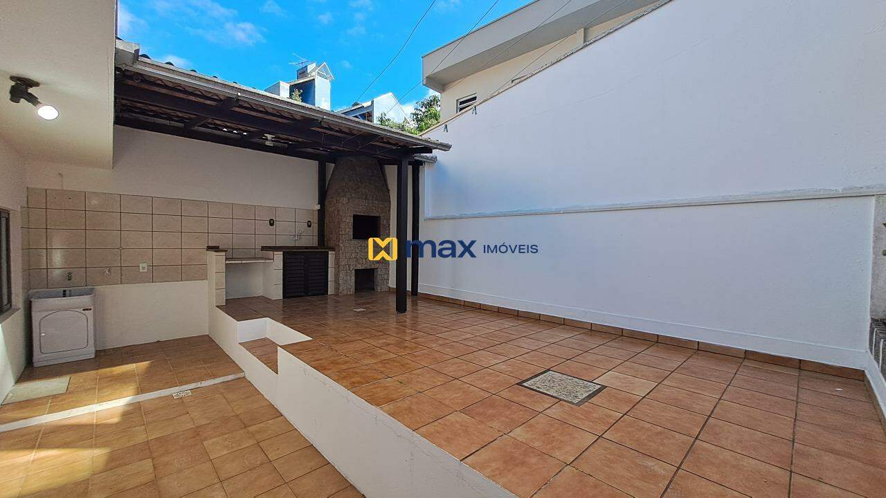 Casa para aluguel no Fazenda: Área Externa Fundos
