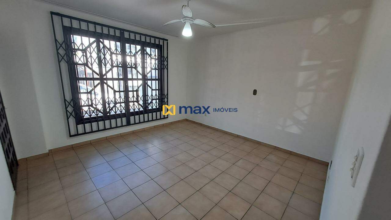 Casa para aluguel no Fazenda: Sala de Estar e Jantar