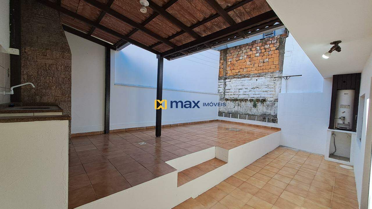 Casa para aluguel no Fazenda: Área Externa Fundos